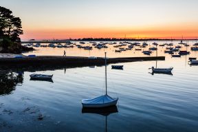 Coucher de soleil sur des bateaux sur le Golfe du Morbihan