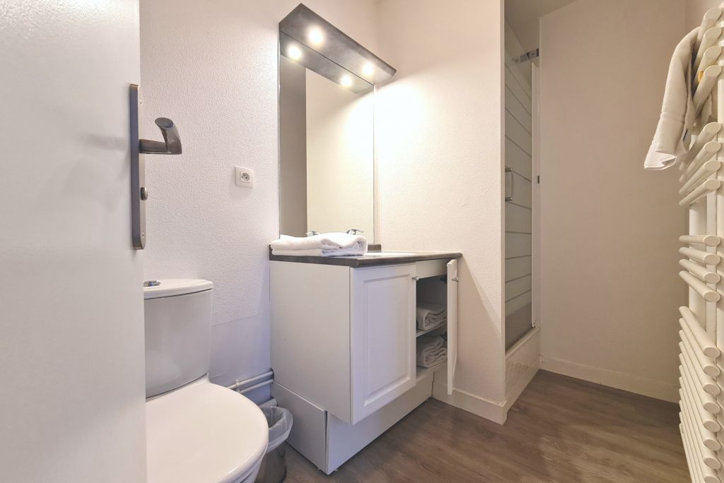 salle de bain appartement T2 - appart hotel le liberte vannes
